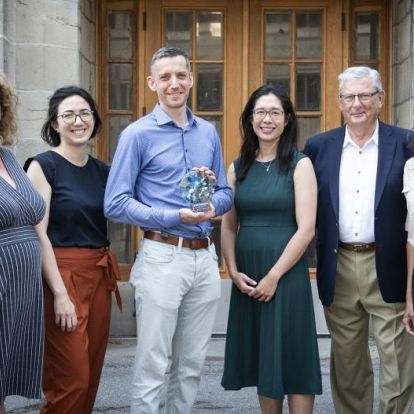 Representatives from VLRC present the KHSC ophthalmology team with the distinguished community partner award.