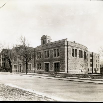 photo of the Richardson Labs built in 1925