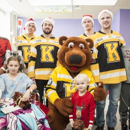 The Kingston Frontenacs bring smiles to the faces of pediatrics patients at KHSC