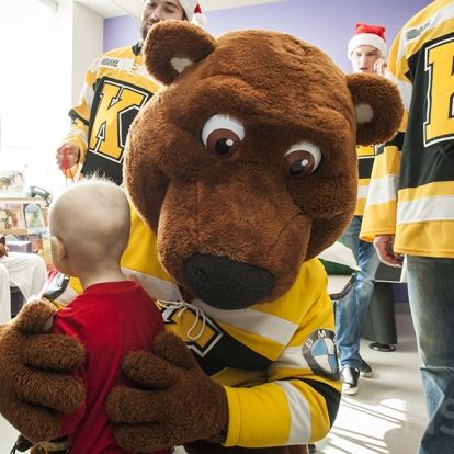 The Kingston Frontenacs bring smiles to the faces of pediatrics patients at KHSC