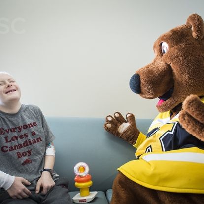 The Kingston Frontenacs bring smiles to the faces of pediatrics patients at KHSC