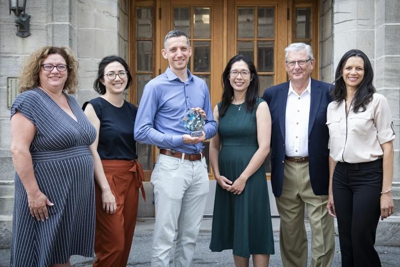 Representatives from VLRC present the KHSC ophthalmology team with the distinguished community partner award.