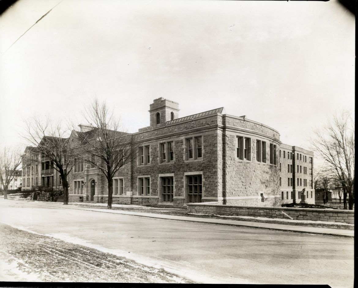 photo of the Richardson Labs built in 1925