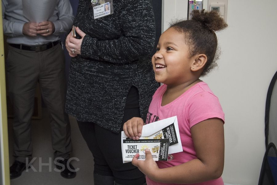 The Kingston Frontenacs bring smiles to the faces of pediatrics patients at KHSC