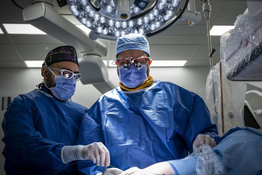 Surgeons perform a shockwave procedure in the OR.