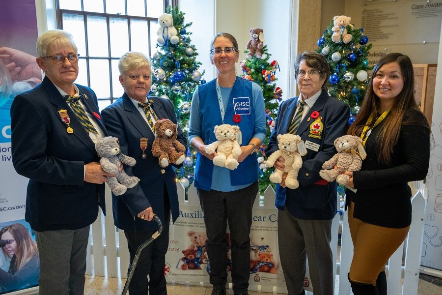 Group photo of volunteers, KHSC staff and Auxiliary representatives