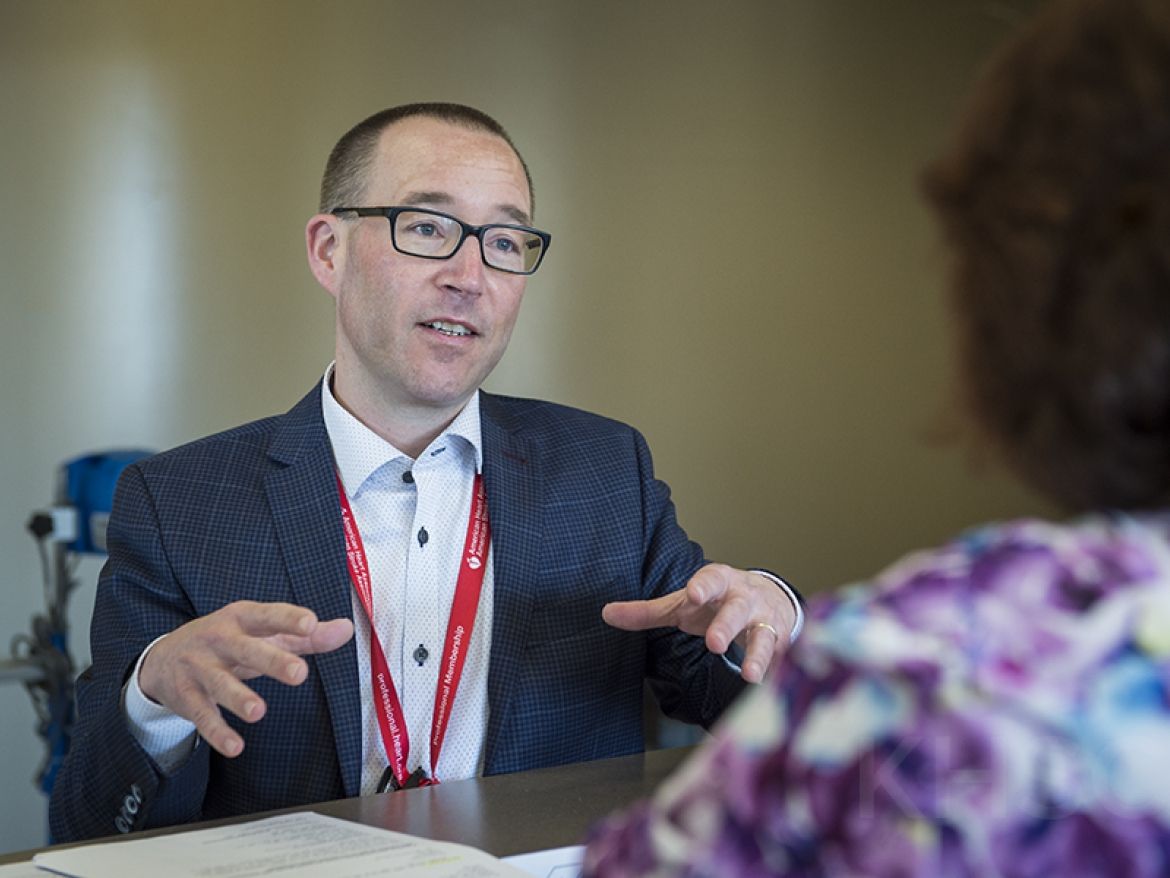 A KHSC study is helping to shed some light on a serious but often misunderstood health condition known as delirium. A team lead by Dr. Gordon Boyd was first to find a possible cause for the condition. The team demonstrated that low oxygen levels in the brain are a risk factor for developing delirium in an Intensive Care Unit.