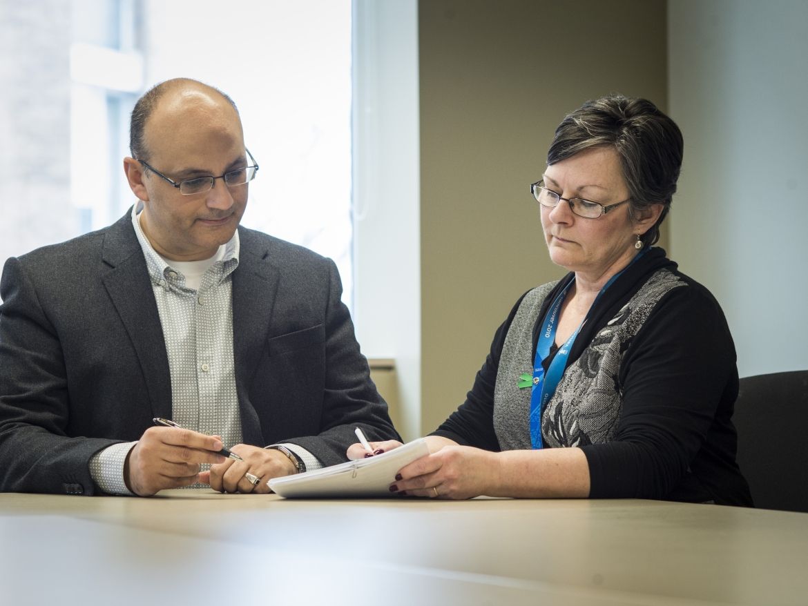 mm9_0050.jpg Nephrologist Dr. Khaled Shamseddin was integral in helping to develop the new program. Here he meets with Donor Coordinator Arlene Funnel to review a patient chart.