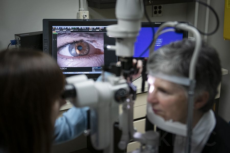 image of digital slit lamp