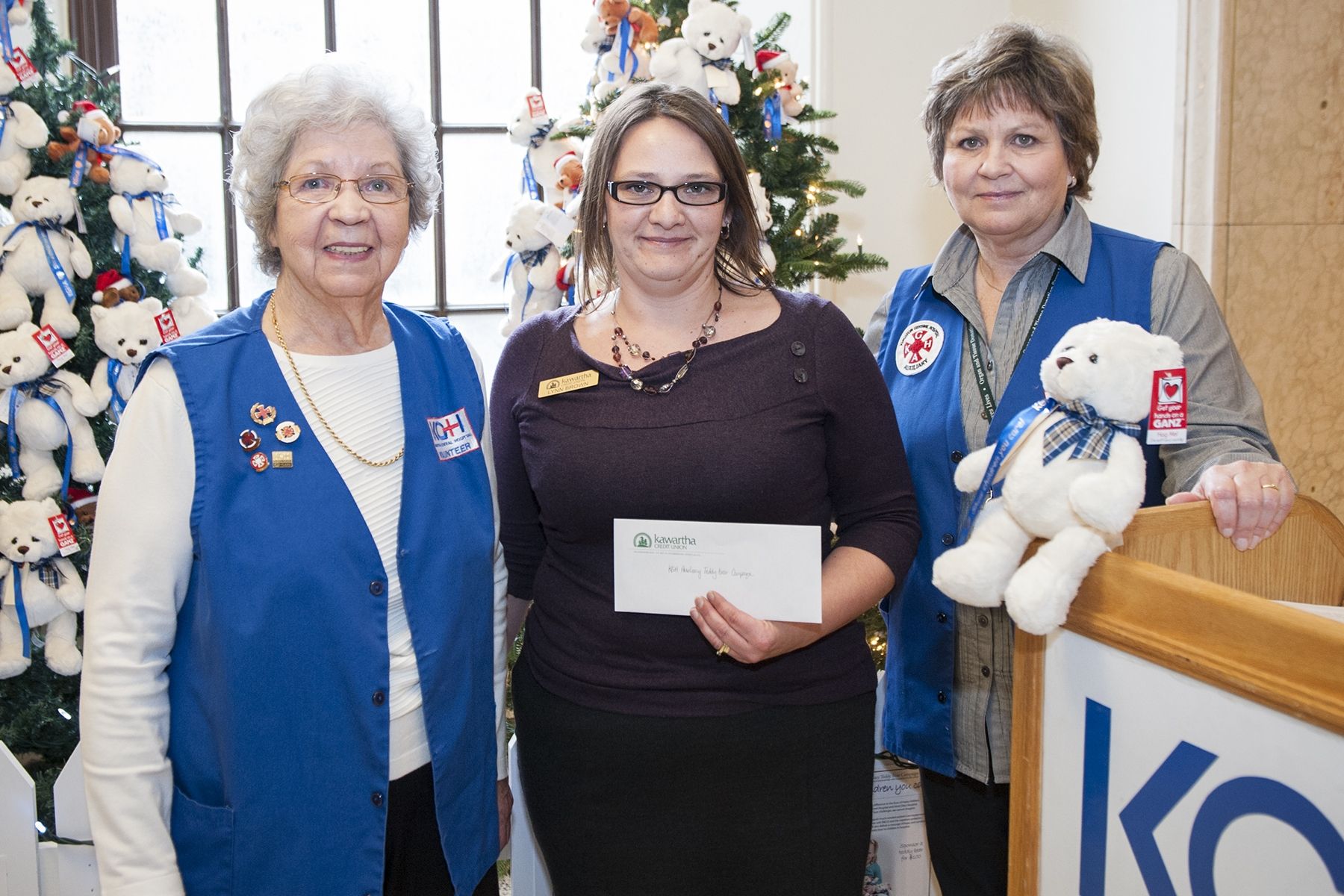 Lynn Brown from Kawartha Credit Union in Kingston presents a cheque to KGH Auxiliary campaign organizers during the kick off event.