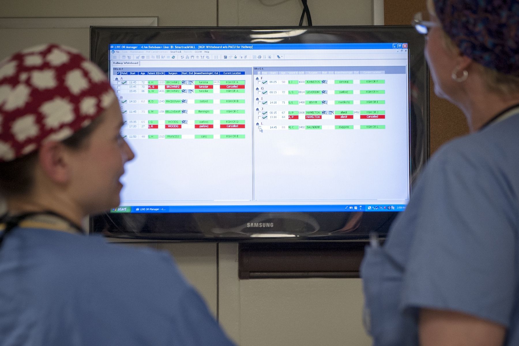 KGH staff looking at a monitor with SmartTrack system