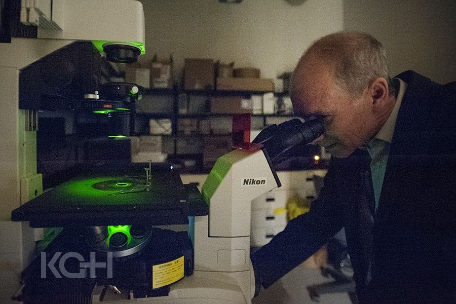 Image of Dr. Vanner in his laboratory