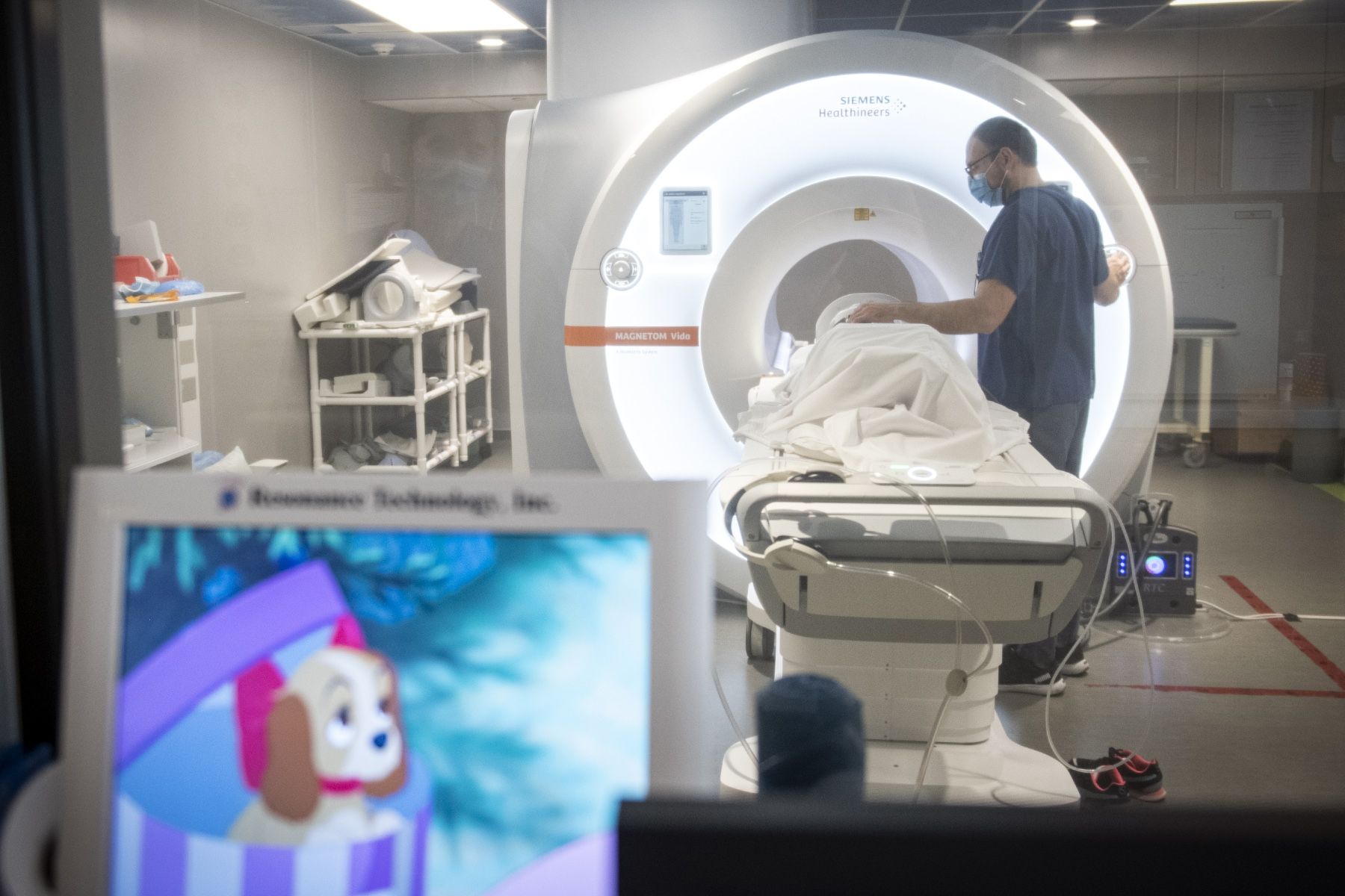 A patient uses the MRI goggles in our MRI suite